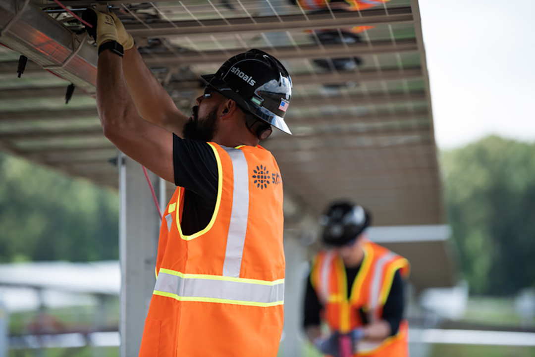 Reduce risks in US solar projects through resilient domestic supply chains, partnerships, and innovation