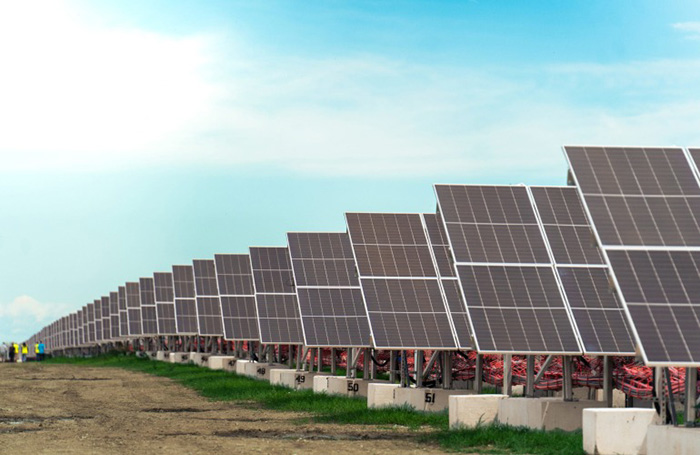 Milwaukee unveils the city's largest solar energy project